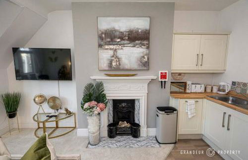 Park Views by Grandeur Property - Photo 13