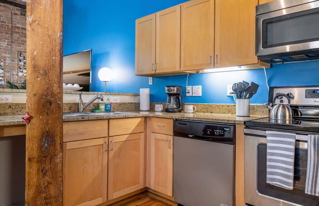 100 Year-old Historic Brick 2BR Loft Large Patio2 - Foto 31