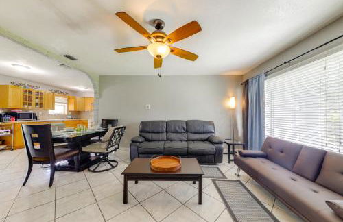 Fenced-In Yard Home 3 Mi to Hard Rock Stadium! - Photo 7