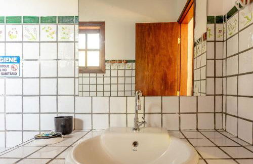 Casa dos Pássaros na areia a 20m da Praia da Baleia com 3 suítes e 1 dorm com ar condicionado, wifi, smart tv, cozinha completa e churrasqueira - Foto 23