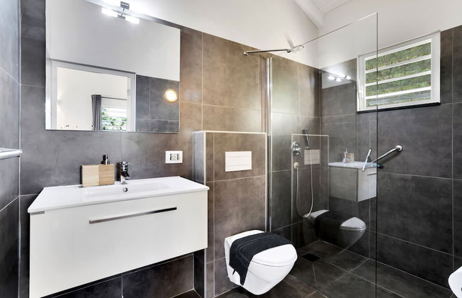 All Seasons Apartments - Photo 15