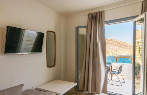 PANORMOS ART Beachfront Suites - Photo 47