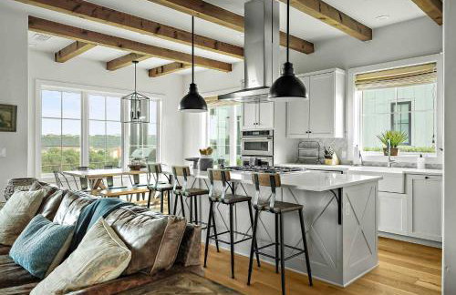 Scenic Lake Travis Farmhouse - Pickleball - BBQ - Foto 8