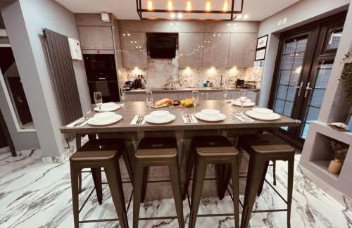 Urban Escape 4BedRoom House- With Free private Parking - Birmingham City - Foto 44