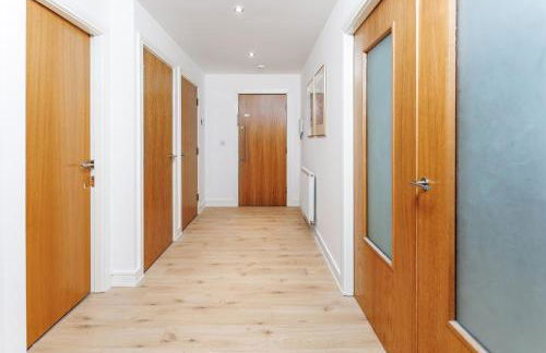 Flatzy - Prime City Apartment with Free Parking & Ping Pong Table - Foto 30