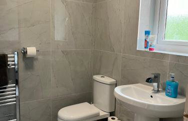 Preston 4 bedroom house near M55 & M6 - Photo 4