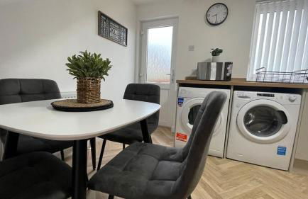 The Den - by Caithness Luxury Apartments NC500 - 2 Bedroom holiday home - Sleeps Work teams upto 2 & holiday makers upto 4 - BUDGET FRIENDLY FOR LONG STAY TRADES - CONTACT US - - Foto 14