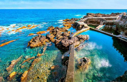 Primera línea en piscinas naturales. - Foto 1