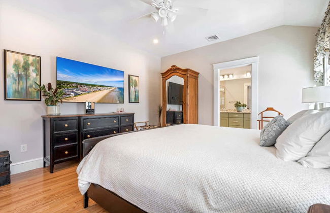 Golf-front Personal Arcade Hot tub Outdoor Kitchen - Photo 9