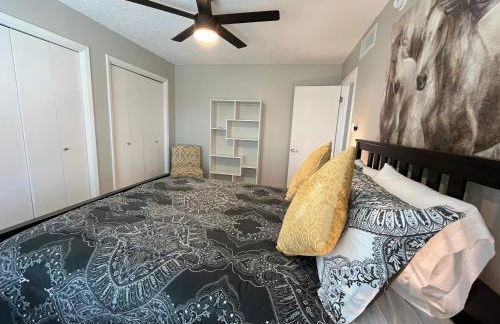 Cozy Townhome 5 Min to Airport - Foto 7