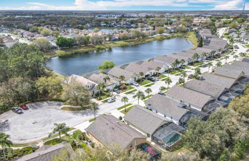 Spacious family home w pool & game room - Photo 106