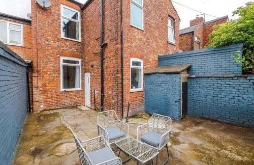 NEW! Modern 3-Bed House, Free Parking, Fast Wi-Fi & Easy Manchester Access - Foto 13