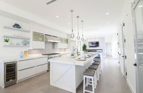 Modern Paradise - walk to beach- sleeps 10 - Foto 29