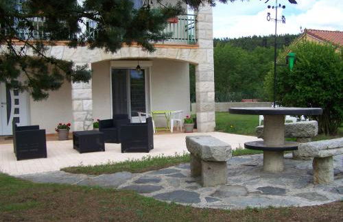 Appartement Spacieux avec Jardin Privatif, Proche du Puy-en-Velay et d'un Golf, WiFi Inclus - FR-1-582-286 - Foto 13