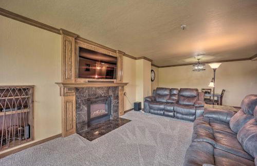 Golf Course and Lake Views Cozy Afton Condo! - Foto 3