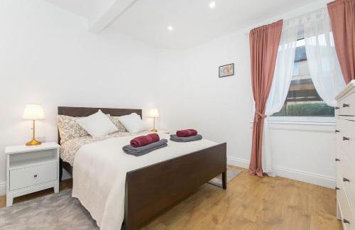 Private Hot Tub - Garden Terrace - Free Parking - Zen & Bubbles - Foto 7