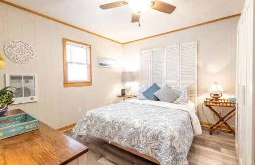 Enchanting Cabin with Breathtaking Sunset and Lake Views in North Carolina - Photo 10