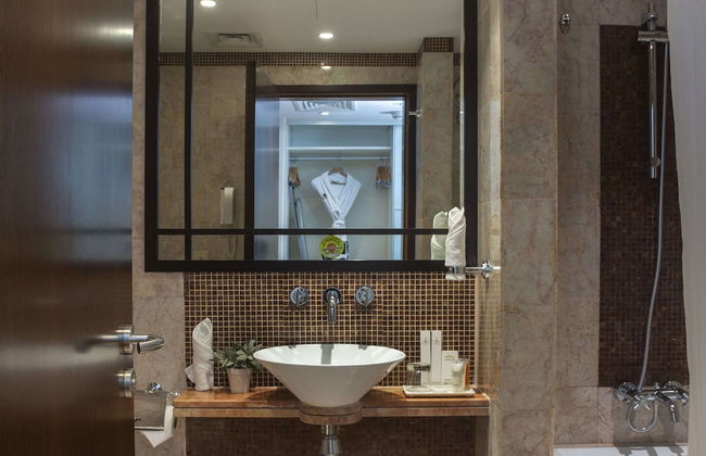 Number One Tower Suites - Photo 16