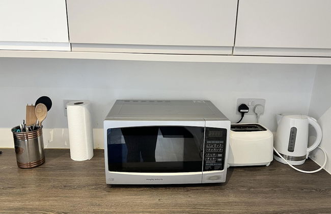 Remarkable 1-bed Outhouse Studio in Dagenham - Photo 7