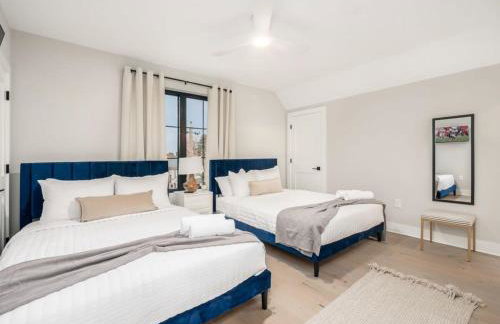 Chateau in the Village - Brand New 3BD 5BA - Foto 25