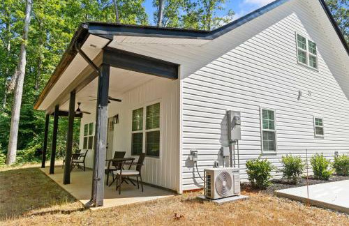 Secluded 3BR Cabin Lake Access & Resort Perks - Foto 6