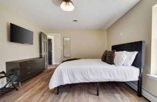 Luxe Lrg Pocono House for 18 Hot Tub/Gameroom/Pool - Foto 26