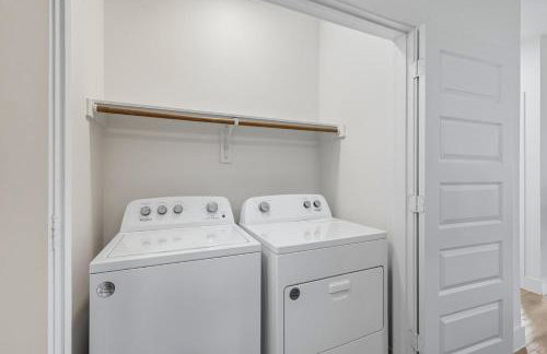 412 Stylish 2B2B Resort Style Pool & Gym, Golf Simulator, 7M to Dickies Stadium, 15M to AT&T stadium - Photo 14