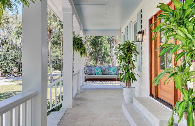 Southern Oasis by Avantstay 0.5mi Walk to the Beach, Pool, Patio, Large Yard - Photo 7