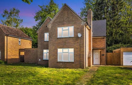 Elegant 3 Bedroom Detached House By Your Lettings Short Lets & Serviced Accommodation Peterborough With Free WiFi & Parking - Foto 34