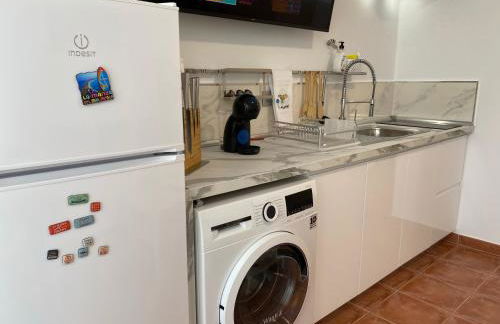 La Manga km 0, pisos estudios - planta baja - 100m de la playa - studio flats - ground floor - 100m from the beach, cada con bicis & tabla SUP, piscina & pádel & tenis & más - each with bikes & SUP board, pool & paddle & tennis & more - Foto 10