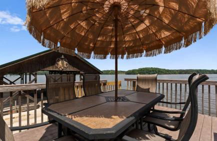 Spacious Waterfront Home on Lake Norman with Firepit Views and Dock Access - Foto 56