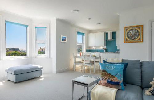 Rooftop Hideaway -Central Coastal Flat - Sea Views - Photo 2