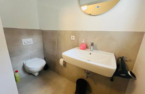 Entire House l 12 Beds l 8 Room l Floor-Heating l WiFi - Foto 17