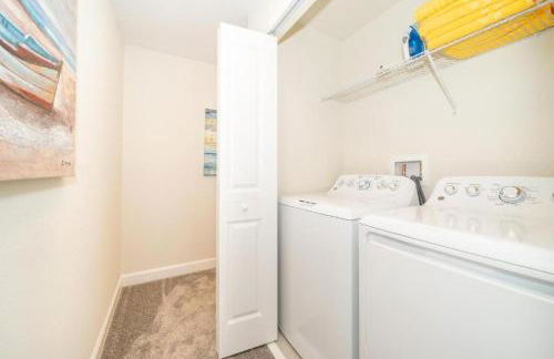 Stunning Retreat Townhouse 4 Beds and 10 Mins to Disney With Pool - Foto 11