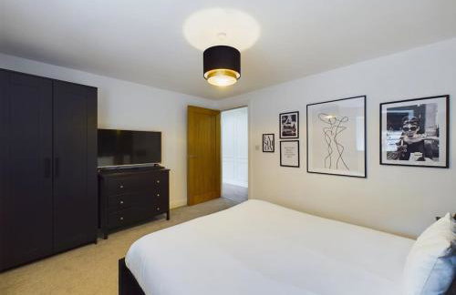 Modern 4 Bed Walk to Pubs, Shops and Countryside - Photo 10