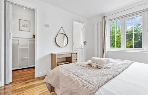 4 Bedroom House by Homestyles Hosts - Short Lets and Serviced Accommodation Islington - Private En-Suite - Foto 71