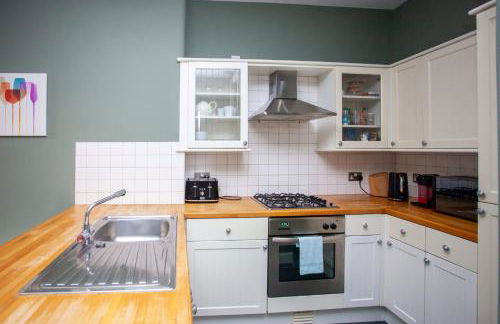 Modern, Light-filled and Sleek West End Apartment - Foto 17