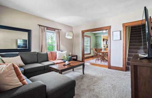 Entire Duplex w Historic District and Sleeps 12 - Foto 15