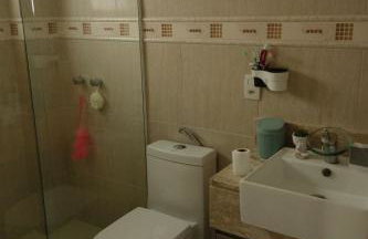 Casa Teresópolis perto do centro com três suítes e piscina - Foto 29