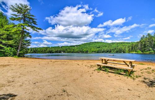 Conway Area Chalet with Mountain Views and Fire Pit! - Foto 28