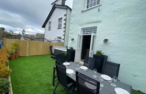 Bank Chambers in Bowness with Hot Tub and Lake Access - Photo 3