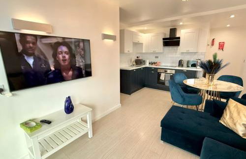 Award Winner of 2026 &2025 traveller & Best guest rated apartment, two bedroom, #1 Leeds city centres most central location, Great 180 degree views,balcony , PARKING onsite, Netflix & WiFi - Foto 44