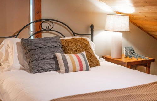 Frontier Cabin by Twin Beds Vacation Homes - Photo 27