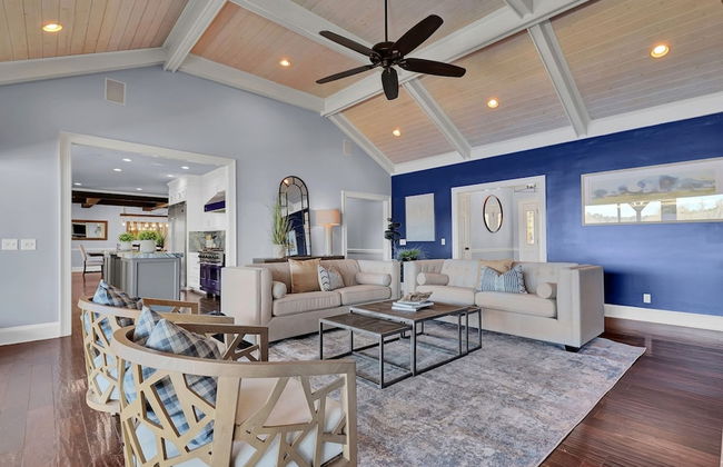 7BR Lakefront Haven Pool Hot Tub Gated 4acres - Foto 13