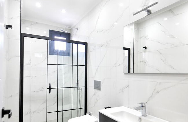 Red Moon Suites - Photo 30