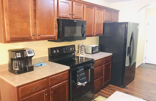 Spacious 3 BR Ranch House W Patio Yard in a Quiet Suburb - Foto 14