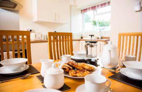 Awel Taf - A well-appointed cottage comfortably accommodates up to six guests - Foto 3