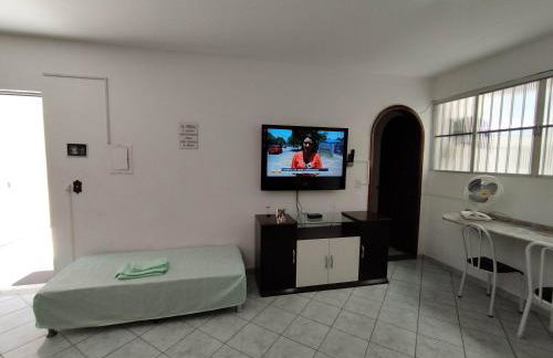 Seu Apto Centro 7 Excelente Local 5 Camas Até 6 Pessoas 2Q Ar Cond Geladeira Fogao TV Bem Simples Econômico - Foto 2
