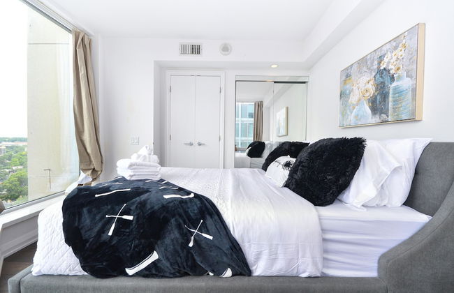 Yorkville Modern 1 Bedroom Suite Toronto - Photo 2