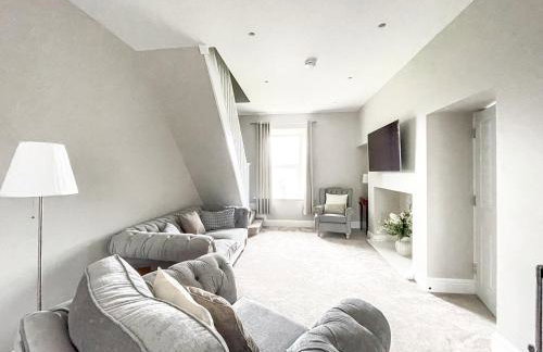 Luxury Private Apartments - Close to Town Centre - Photo 4